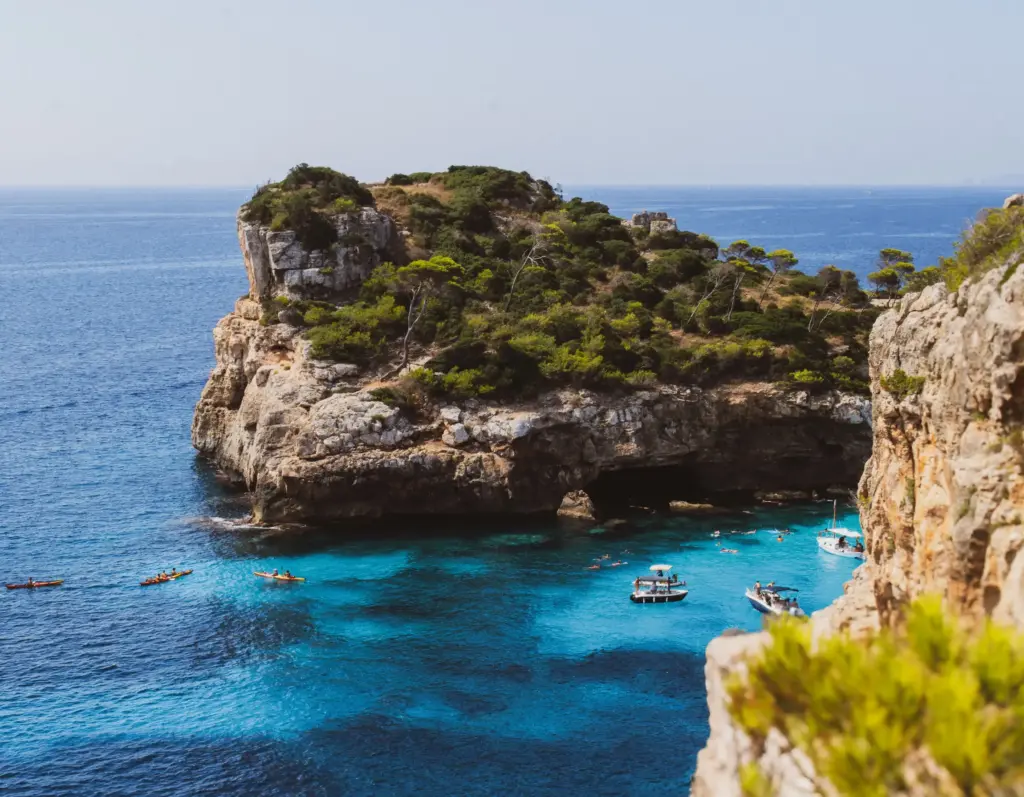 Mallorca’s coastline during ideal conditions for outdoor adventure activities